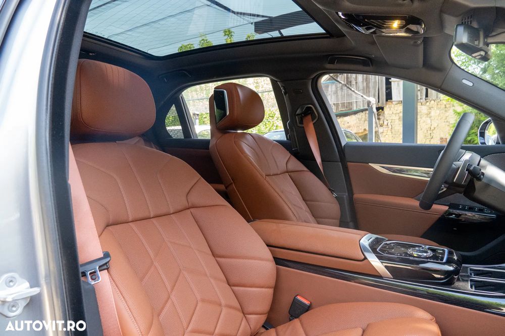 BMW Seria 7 740d xDrive MHEV - 12