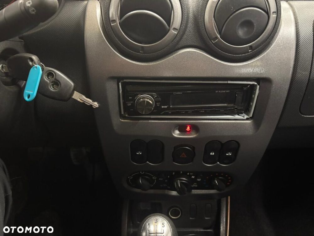 Dacia Duster 1.6 16V 4x2 - 9