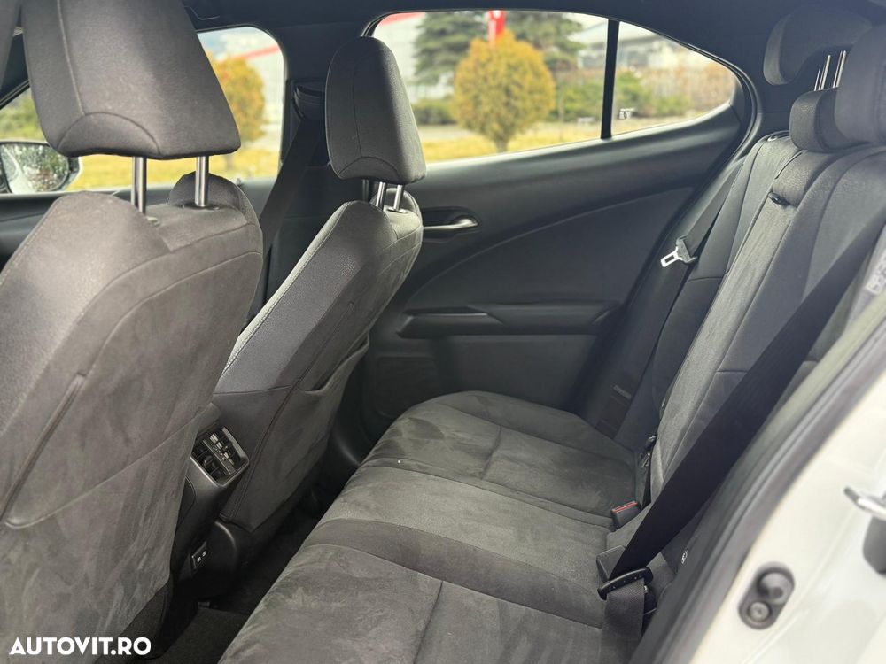 Lexus UX 250h Business Edition - 3