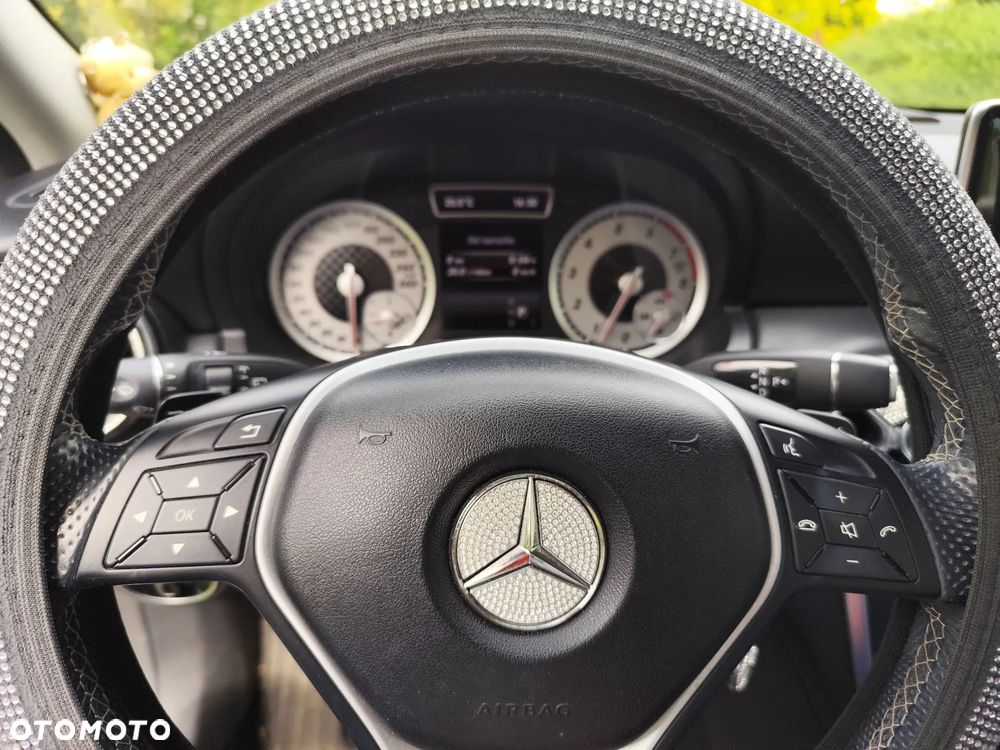Mercedes-Benz Klasa A 180 7G-DCT - 11