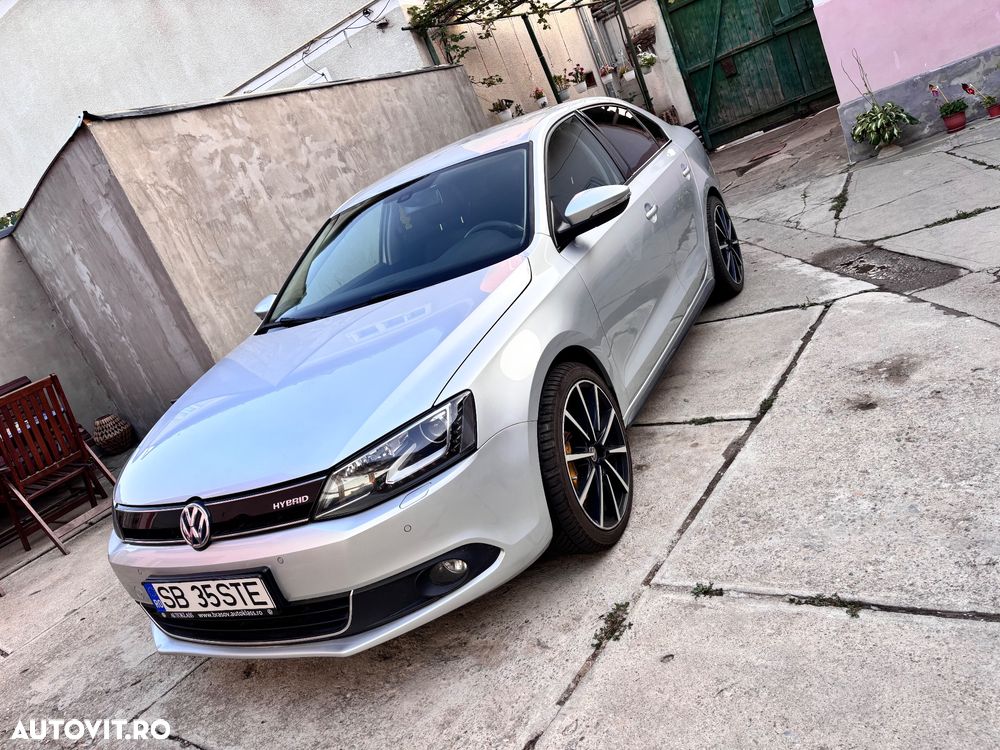 Volkswagen Jetta - 2