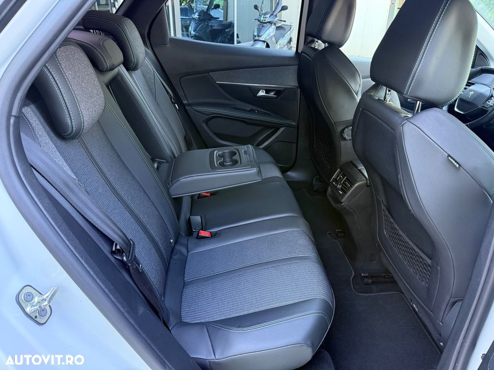 Peugeot 3008 PureTech 130 Stop & Start GPF EAT8 Allure - 24