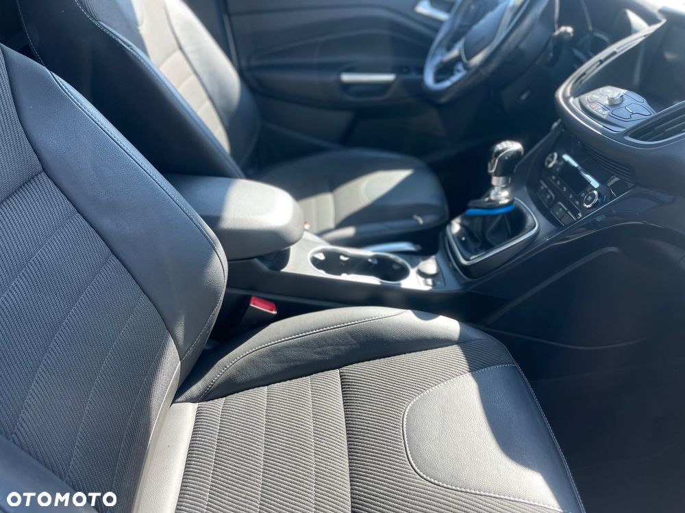 Ford Kuga 2.0 TDCi 2x4 Titanium - 29