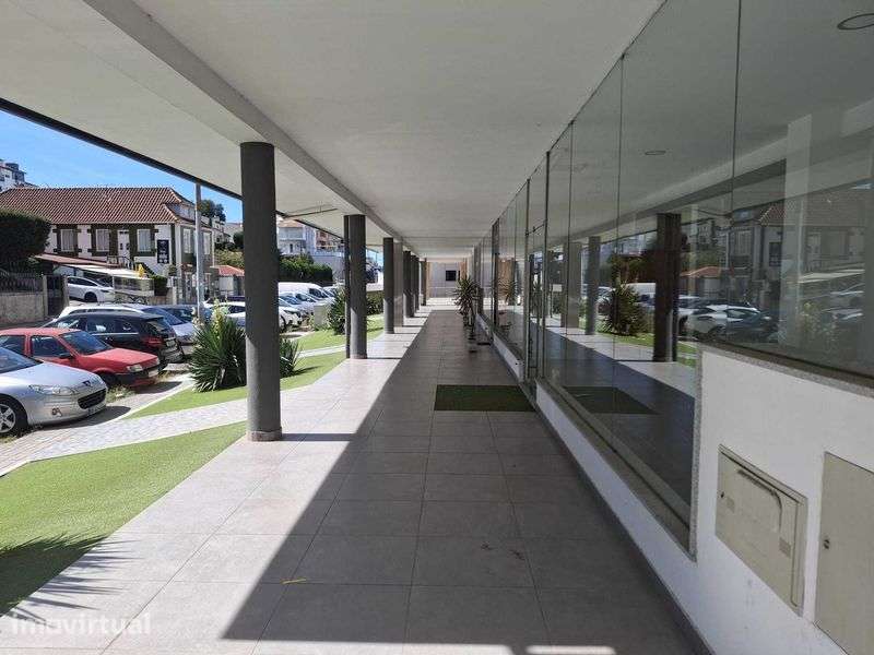 Loja com 8 gabinetes e arrecadação com 100m Penafiel