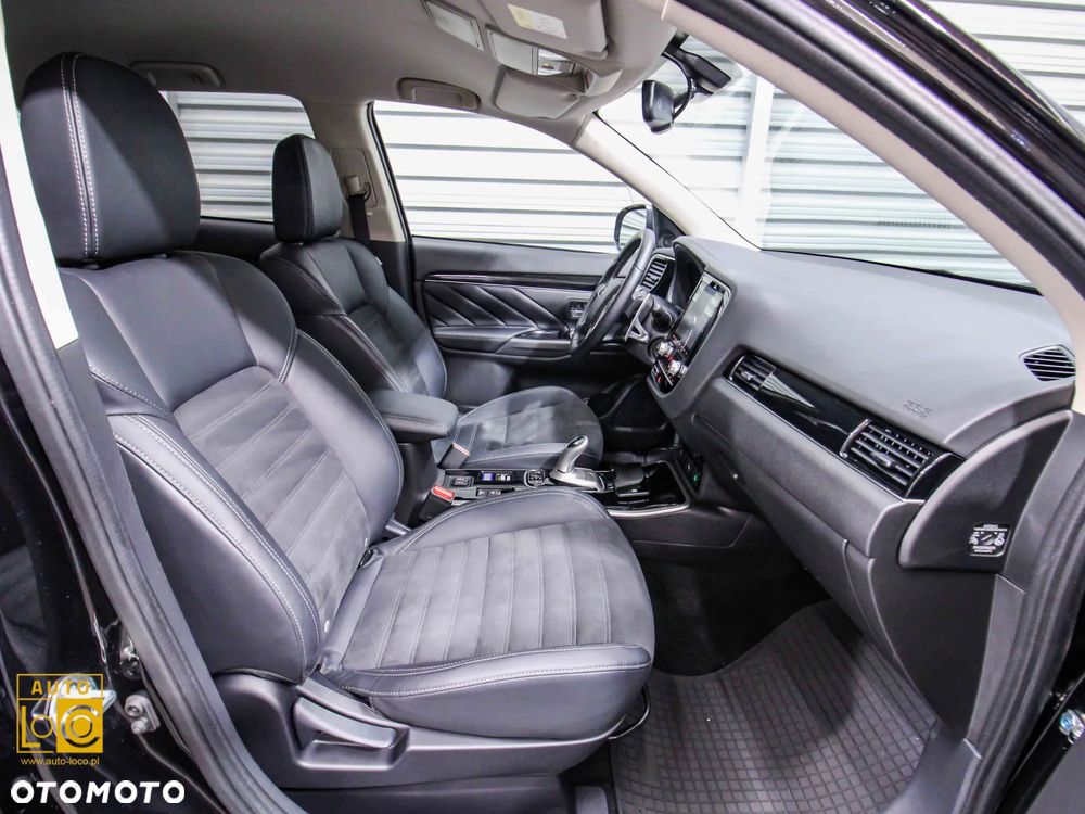 Mitsubishi Outlander PHEV Intense + - 10