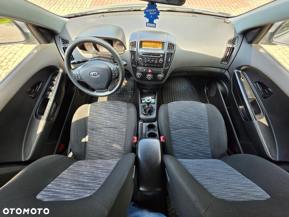 Kia Ceed - 8