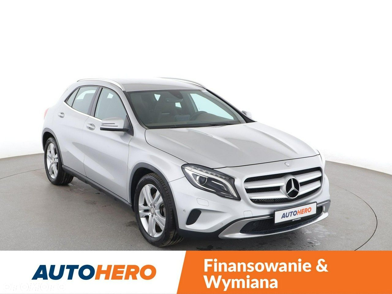 Mercedes-Benz GLA 250 4Matic 7G-DCT - 10