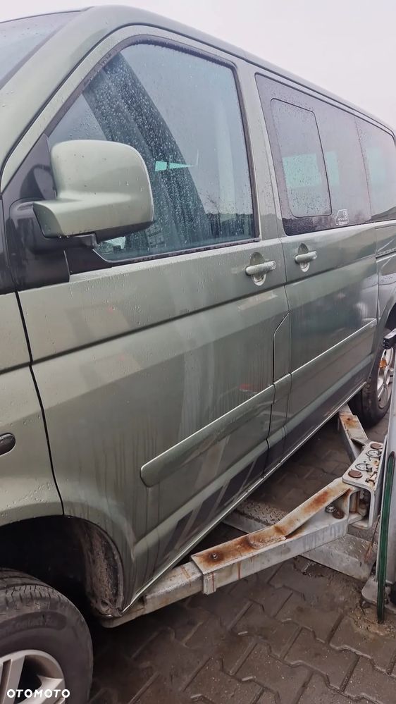 Drzwi  lewy  przód  vw  T5 T6 multivan  w kolorze  LA6W - 1