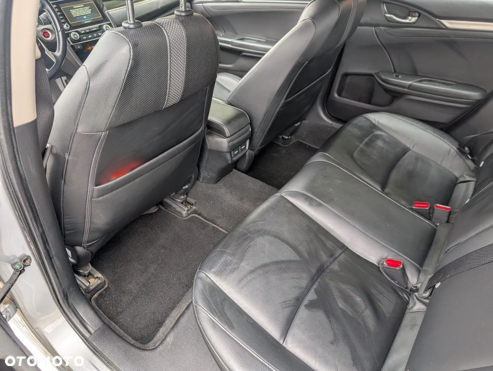 Honda Civic 1.5 T Executive CVT - 32