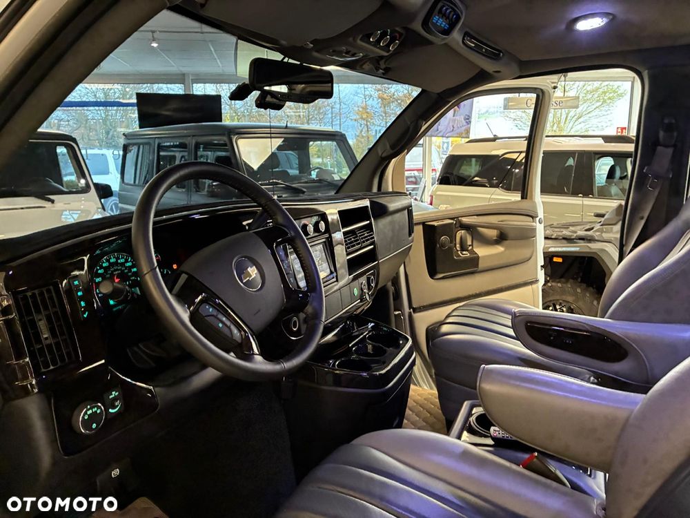 Chevrolet Express - 7