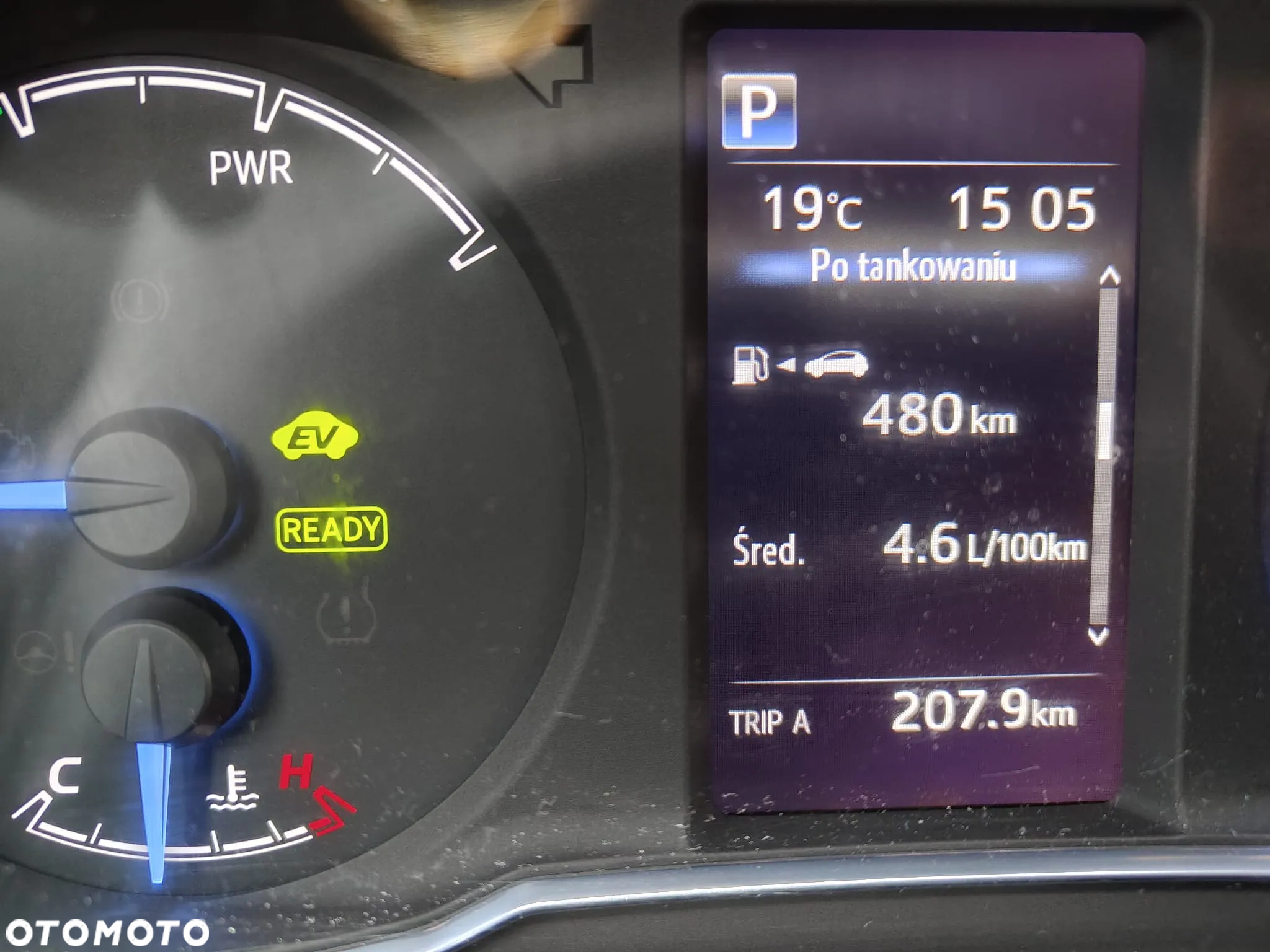 Toyota Yaris Hybrid 100 Premium - 8