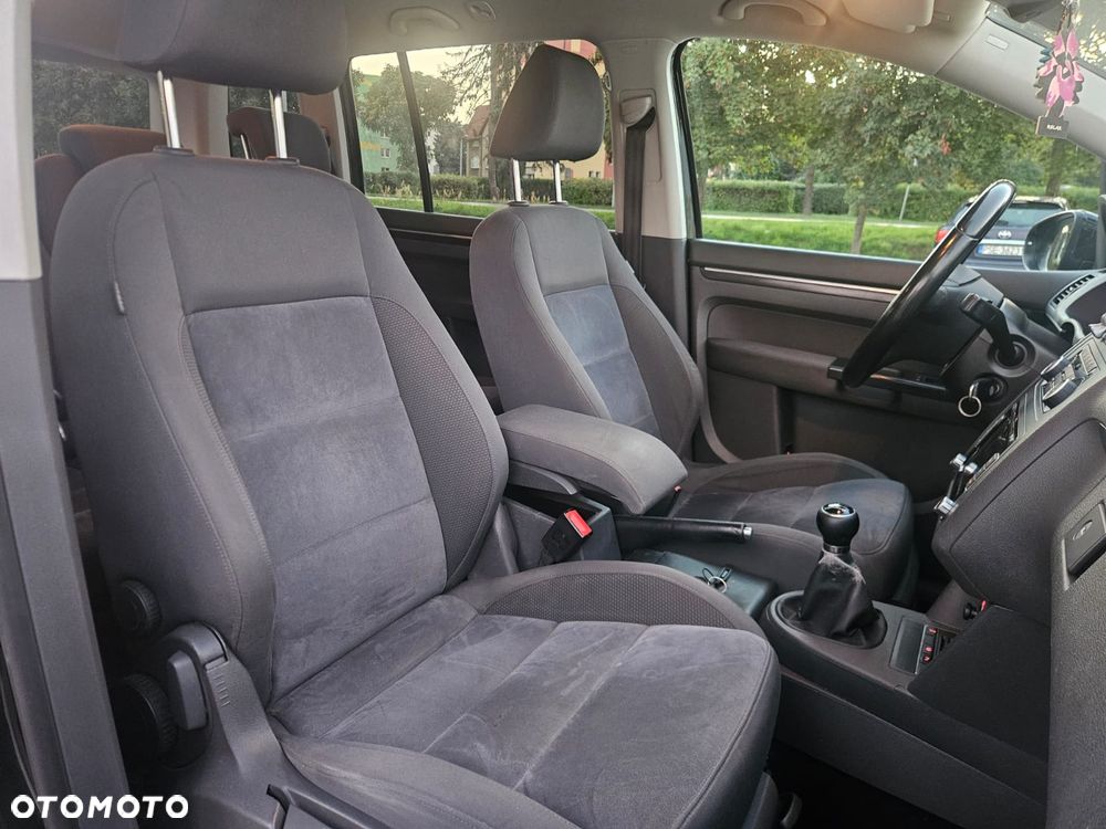 Volkswagen Touran 2.0 TDI DPF Highline - 6