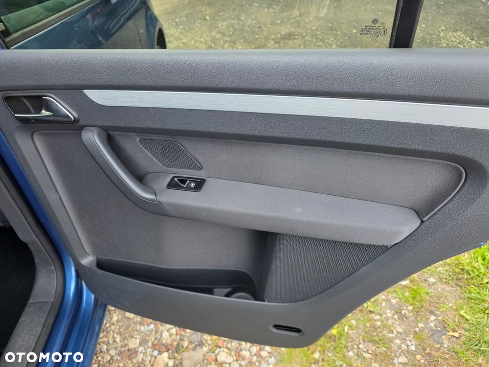 Volkswagen Touran - 23