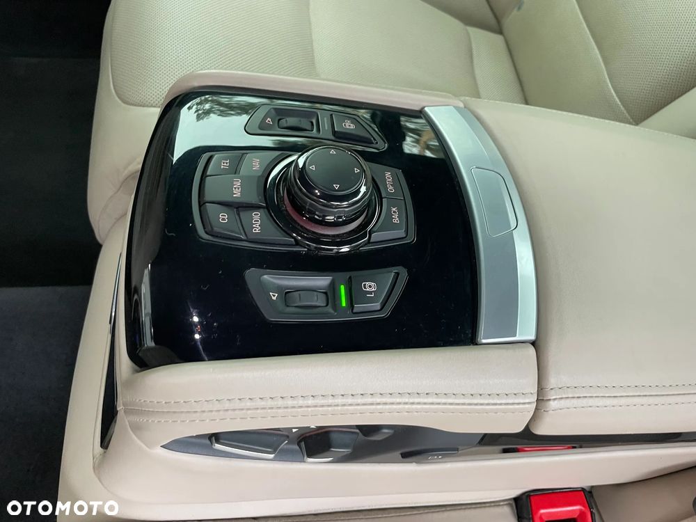 BMW Seria 7 750Li - 23