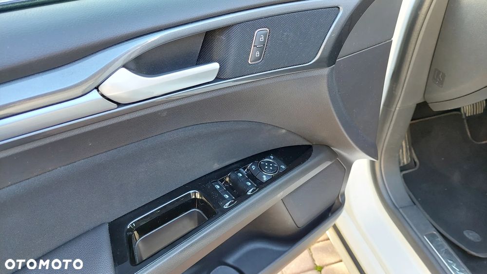 Ford Mondeo 2.0 EcoBlue Titanium - 28
