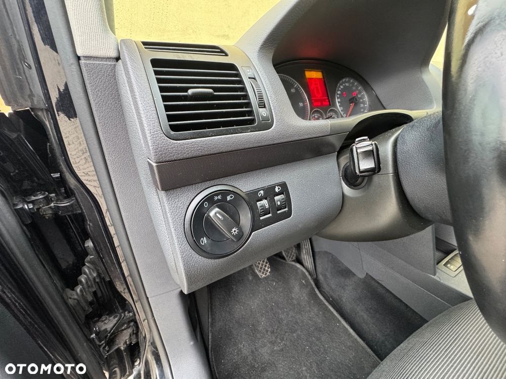 Volkswagen Touran 1.9 TDI Highline - 16