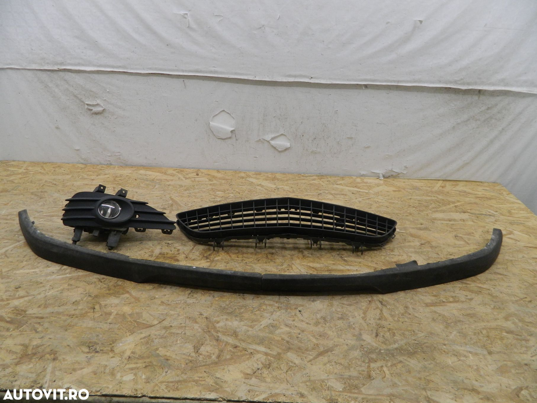 Grila centrala Bara + Spoiler + Grila proiector dreapta  +  proiector dreapta, Opel Astra H GTC, 2007, 2008, 2009, 2010. - 2