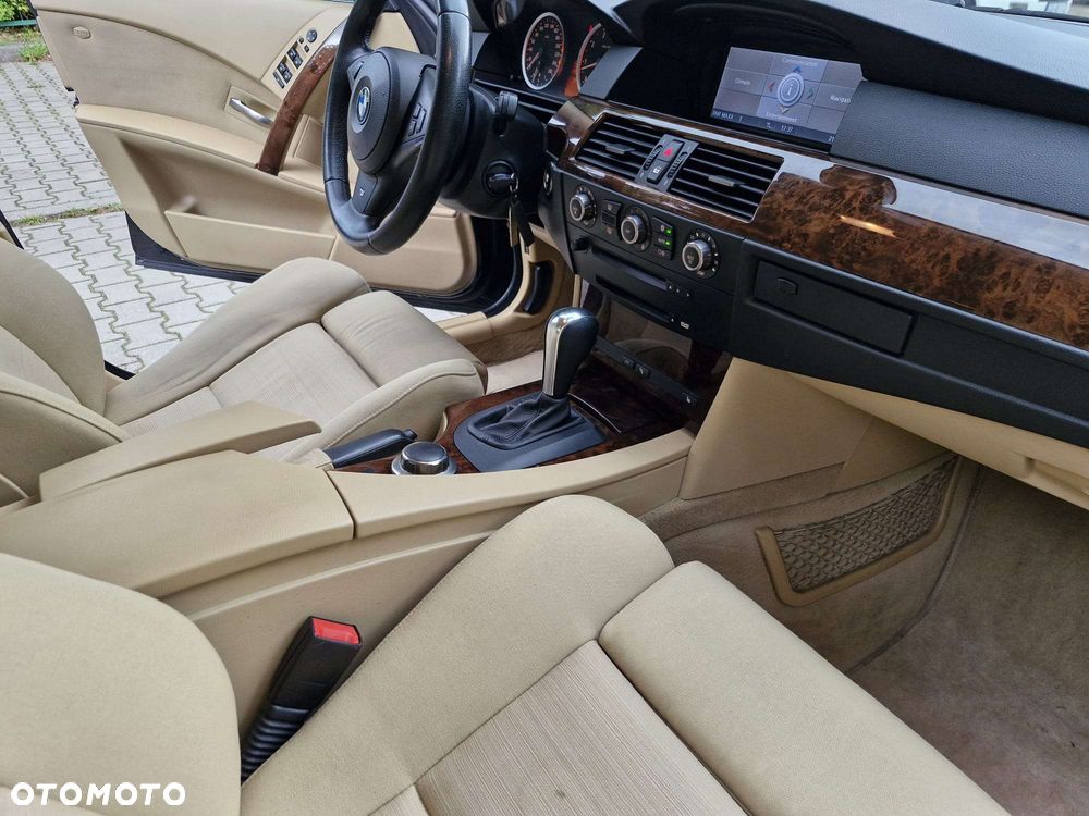 BMW Seria 5 523i - 9