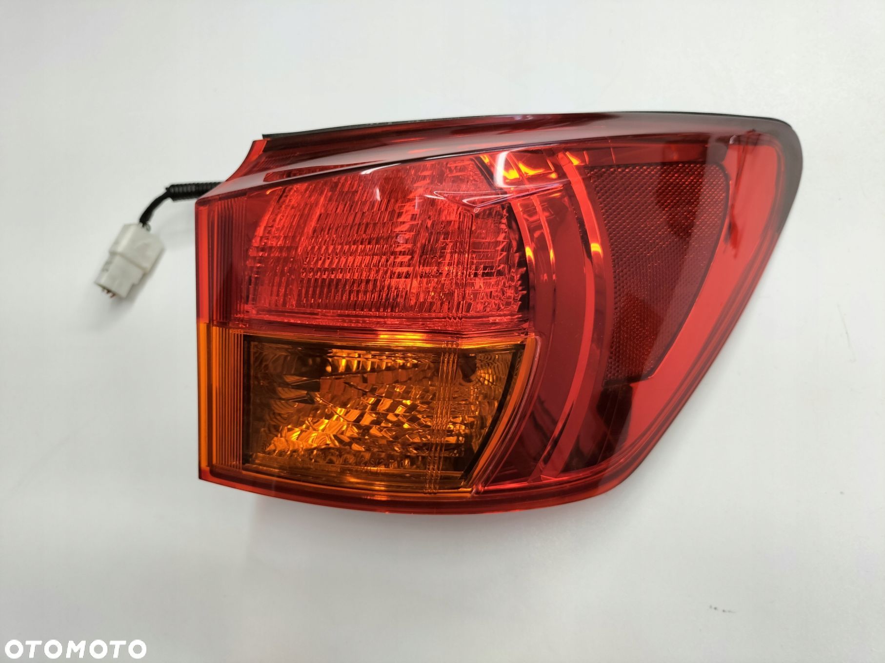 LAMPA PRAWA TYLNA PRAWY TYŁ LEXUS IS 220 250 ORYGINAŁ LED SPRAWNY - 1