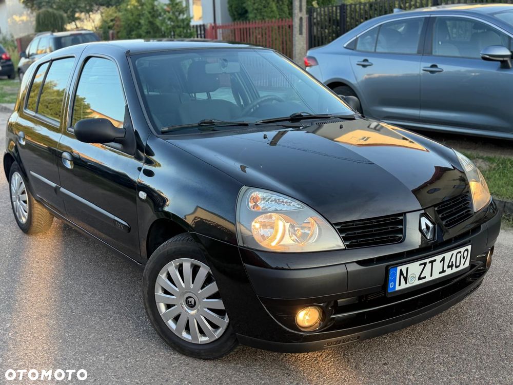 Renault Clio 1.2 16V Emotion - 11