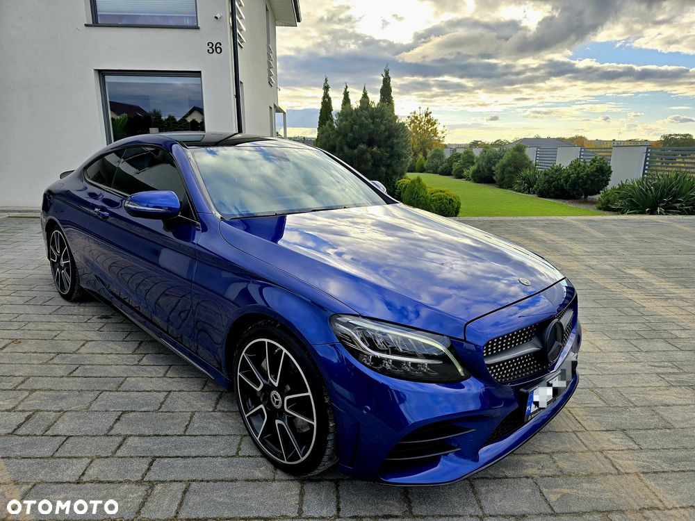 Mercedes-Benz Klasa C 300 4Matic 9G-TRONIC - 33