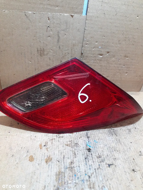 # LAMPA TYLNA PRAWA OPEL ASTRA J nr 1090098
