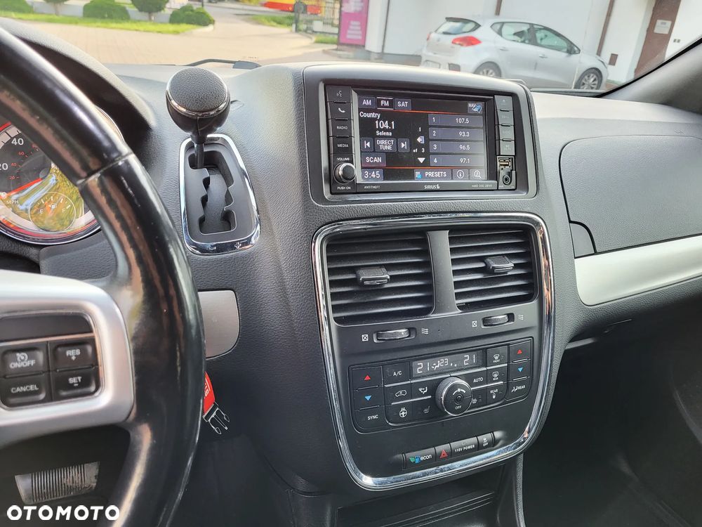 Dodge Grand Caravan - 14