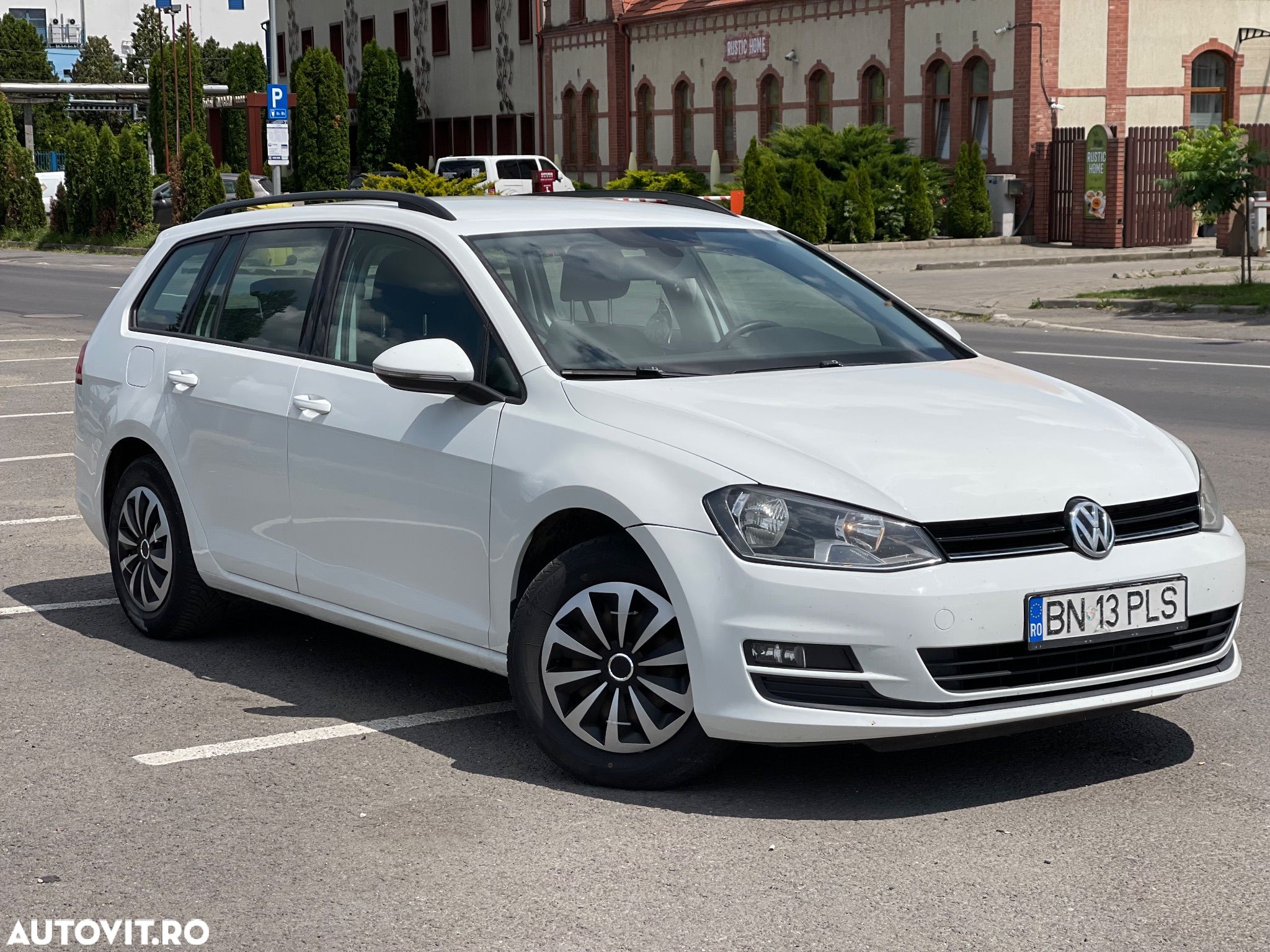 Volkswagen Golf - 1