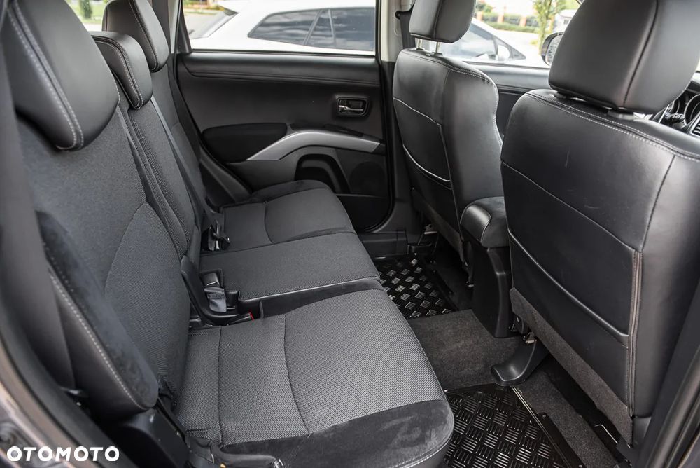 Mitsubishi Outlander - 27