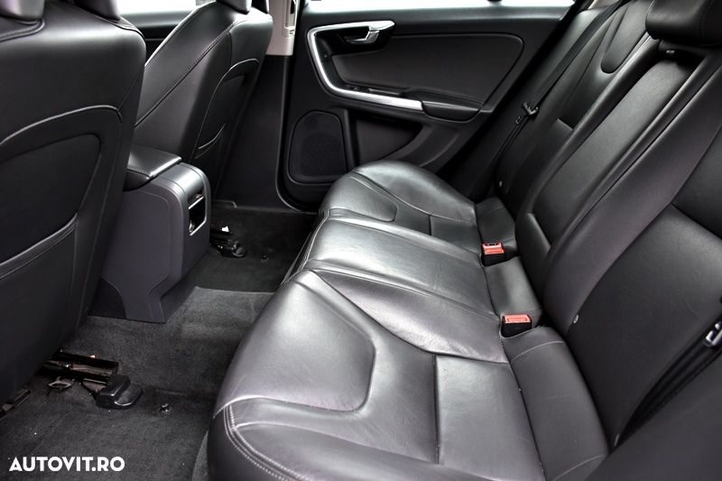 Volvo S60 T5 AWD Momentum - 16