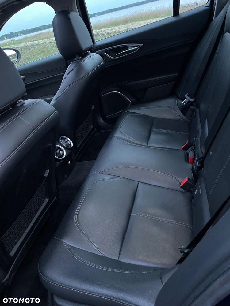 Alfa Romeo Giulia 2.0 Turbo 16V AT8-Q4 Veloce - 21