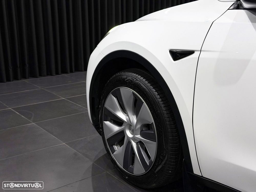 Tesla Model Y Long Range Dual Motor AWD - 14
