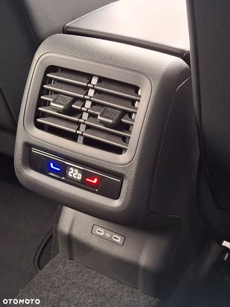 Volkswagen T-Roc 1.5 eTSI R-Line DSG - 36