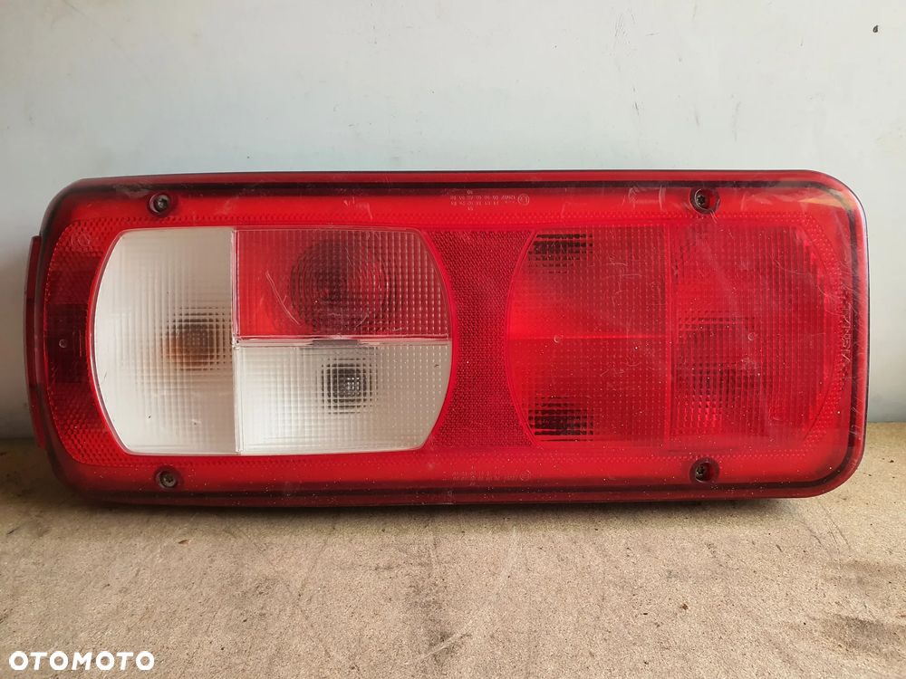 LAMPA TYLNA MERCEDES VOLVO RENAULT DAF - 16