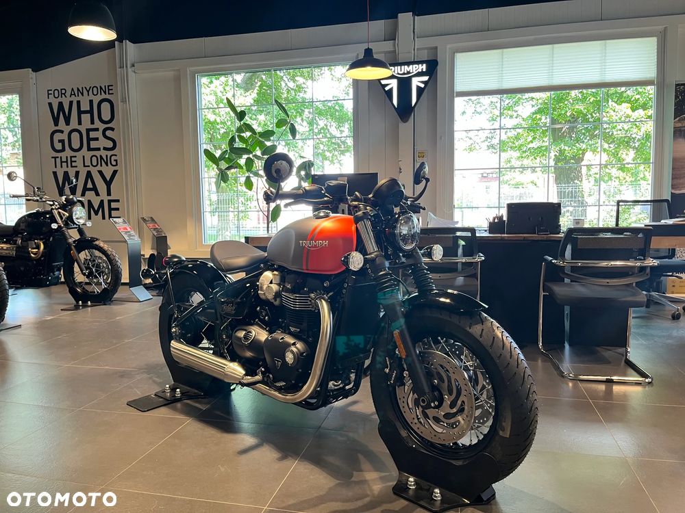 Triumph Bonneville Bobber - 12