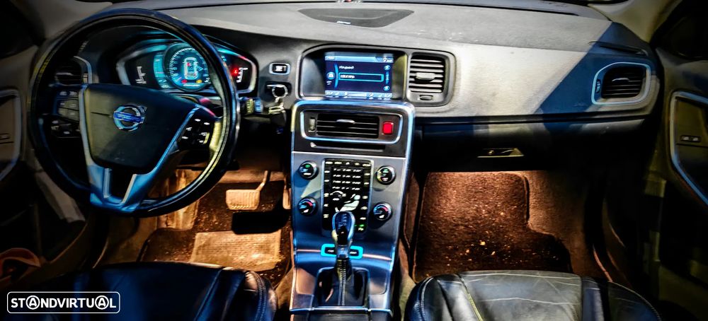 Volvo V60 2.4 D6 R-Design Sum.AWD Phev - 12