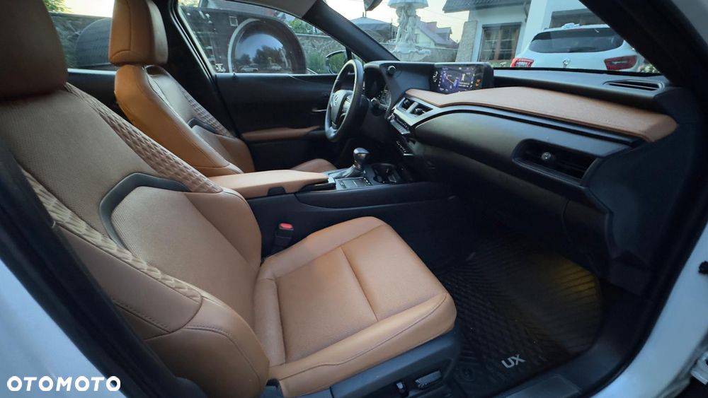 Lexus UX - 23