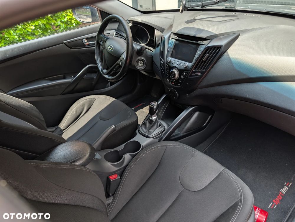 Hyundai Veloster 1.6 GDI Comfort - 27
