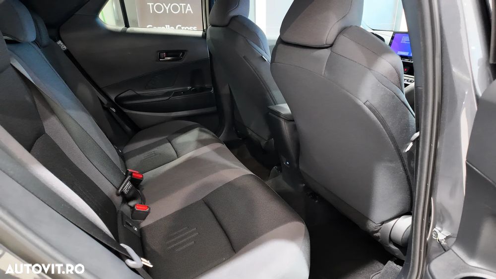 Toyota C-HR 1.8 Hybrid Team Deutschland - 15