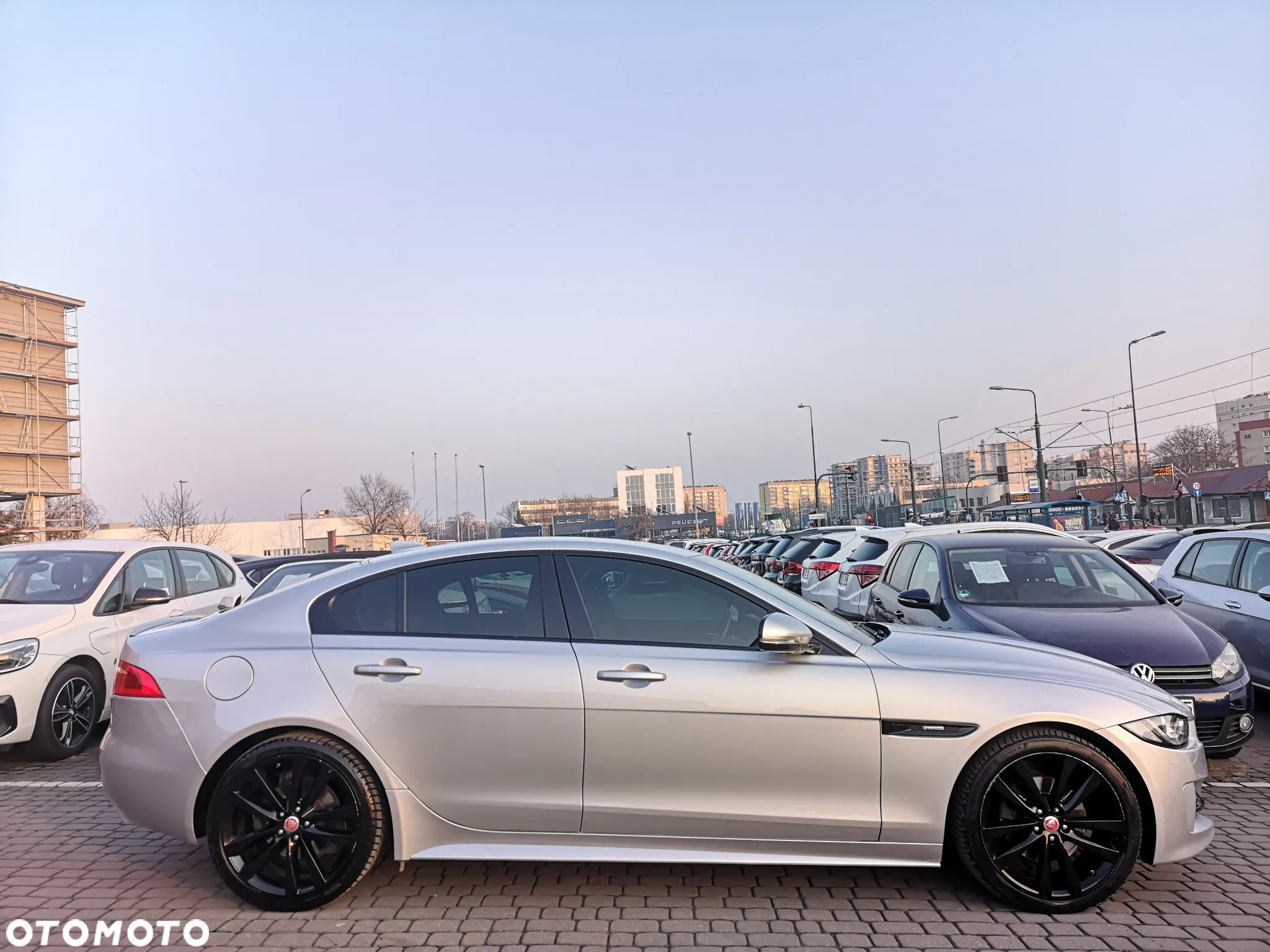 Jaguar XE 2.0 D R-Sport - 5