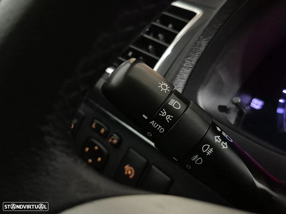 Toyota Avensis SW 2.0 D-4D Exclusive - 29
