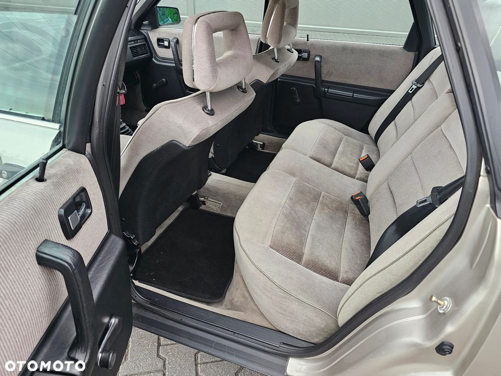 Audi 100 1.8 - 17