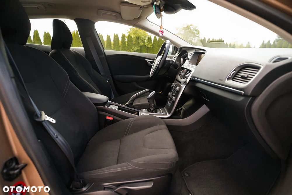 Volvo V40 D2 Kinetic - 24