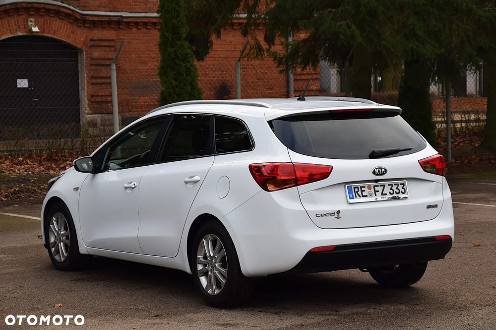 Kia Ceed 1.6 CRDi 128 Fifa World Cup Edition - 22