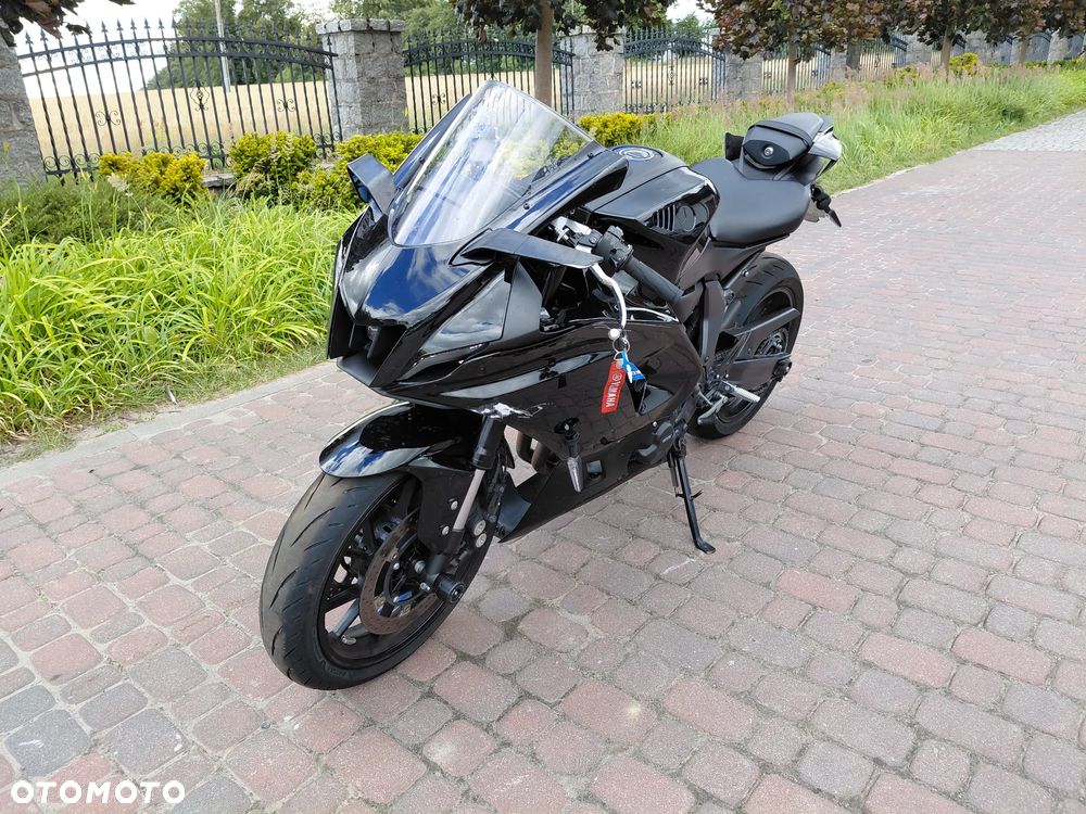 Yamaha R7 - 1