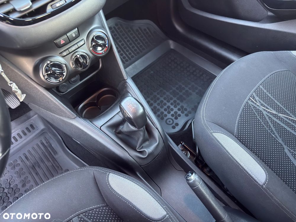Peugeot 208 - 18