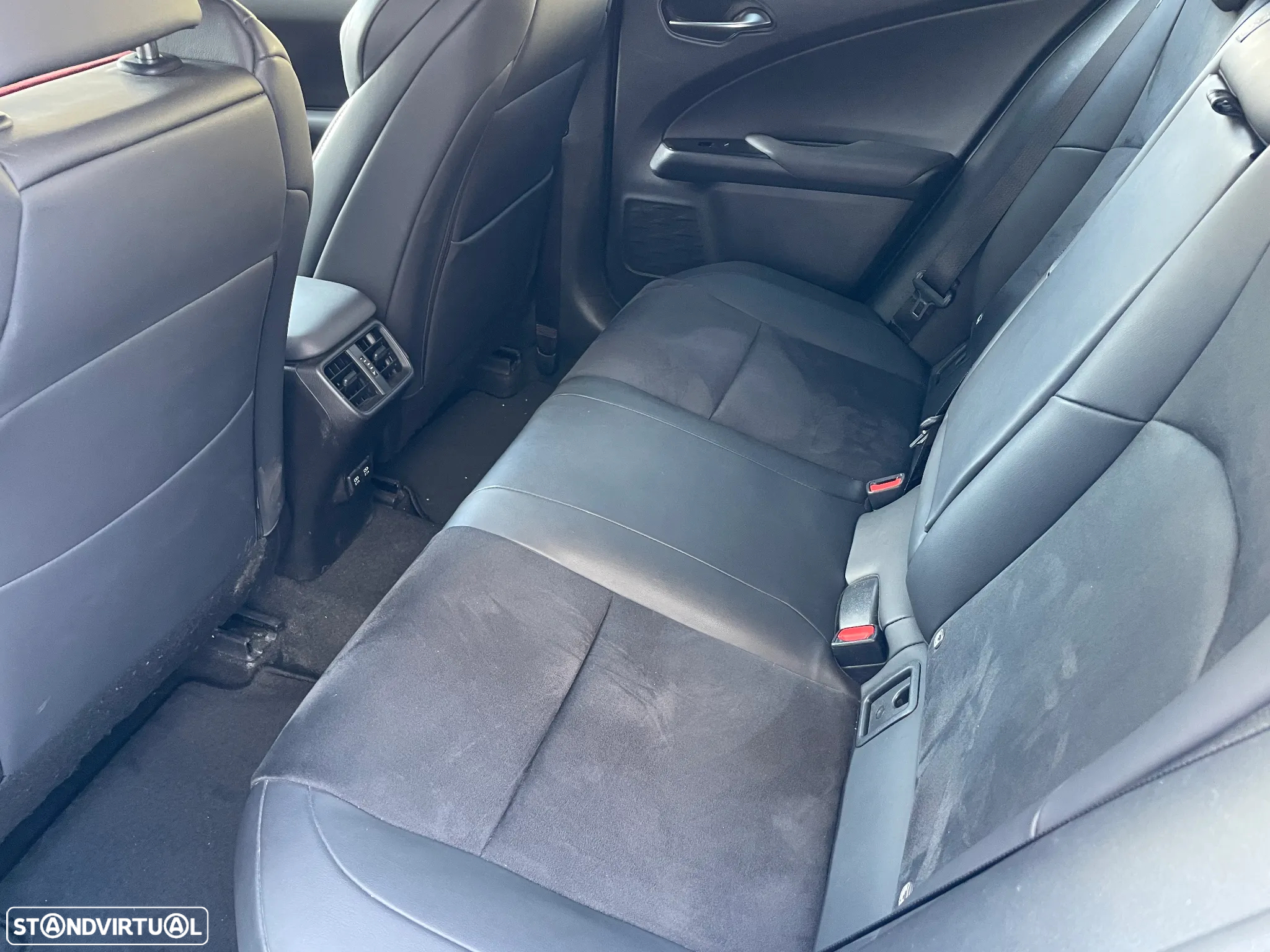 Lexus UX 250h F Sport - 9