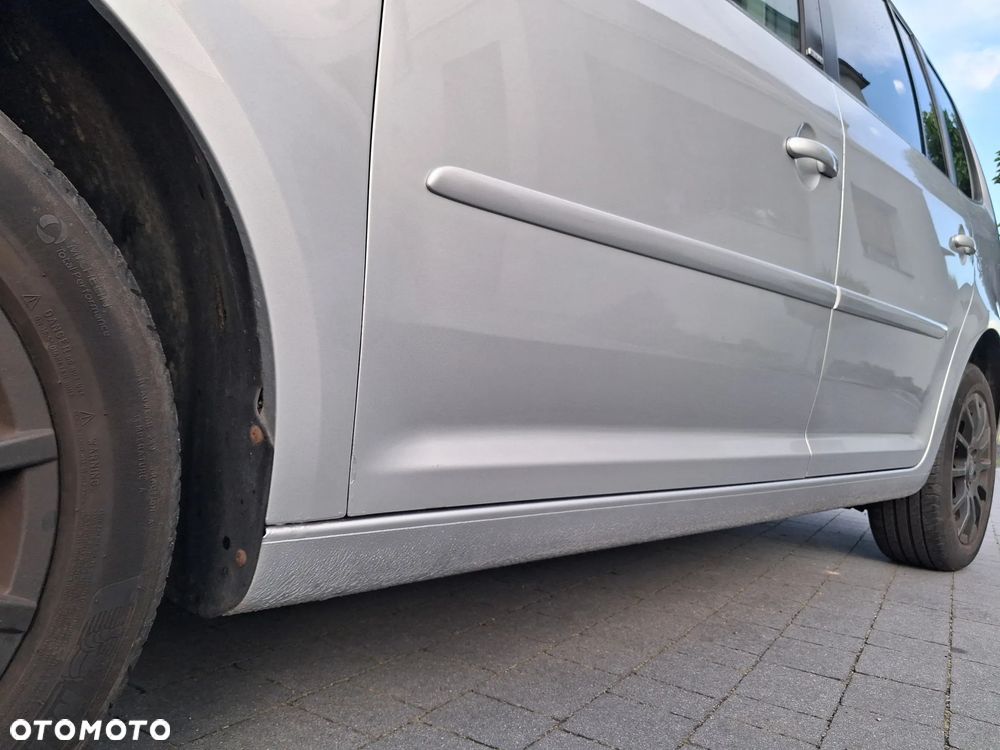 Volkswagen Touran 1.2 TSI STYLE - 16
