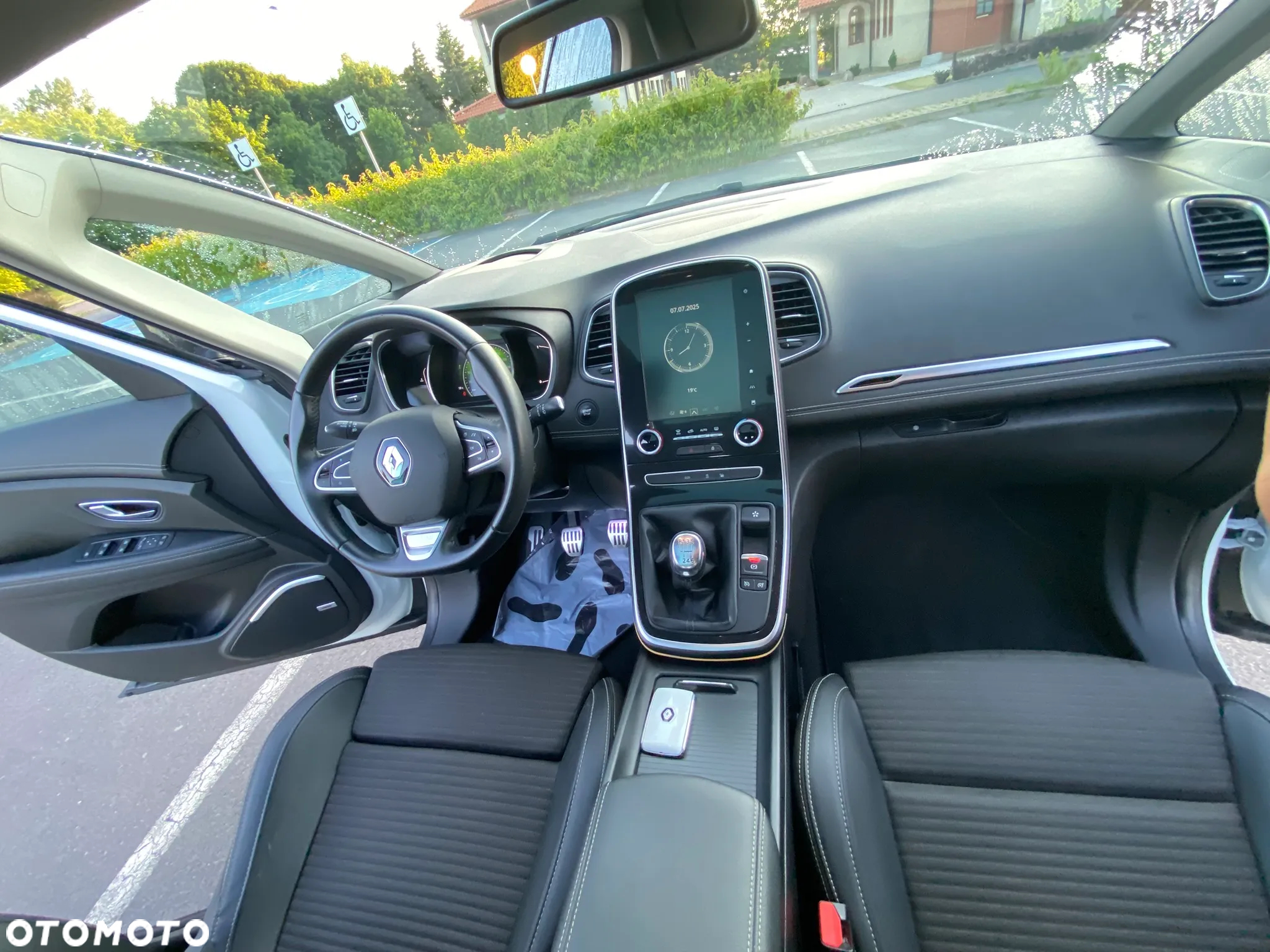 Renault Scenic 1.6 dCi Bose - 8