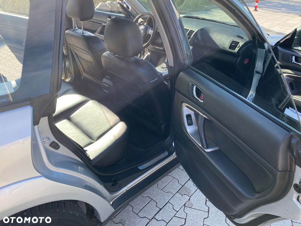 Subaru Legacy Kombi 3.0 H6 NAV - 12